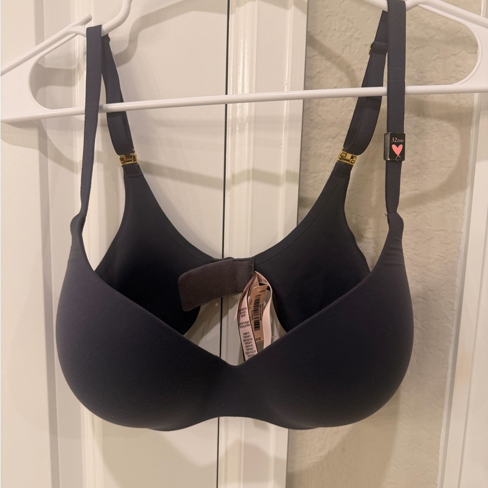Victoria's Secret Incredible Seamless Molded T-Shirt Bra